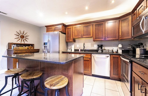 Dubuque House | Historic Downtown townhouse