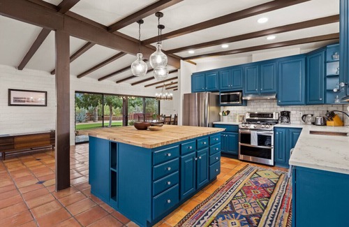 Casas Adobes House | Historic Estate | Mnt Views | Pool | W/Guest House