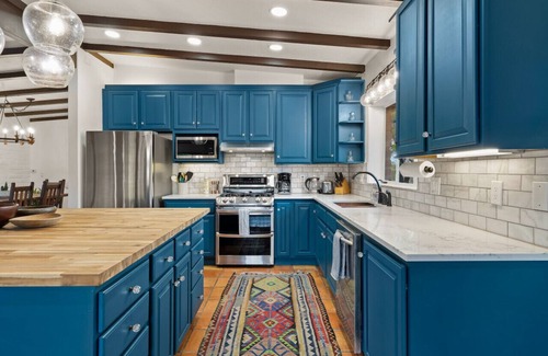 Casas Adobes House | Historic Estate | Mnt Views | Pool | W/Guest House