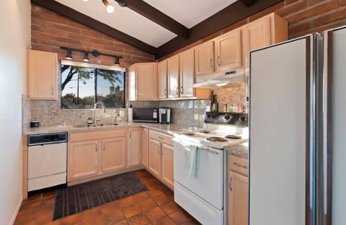 Casas Adobes House | Historic Estate | Mnt Views | Pool | W/Guest House