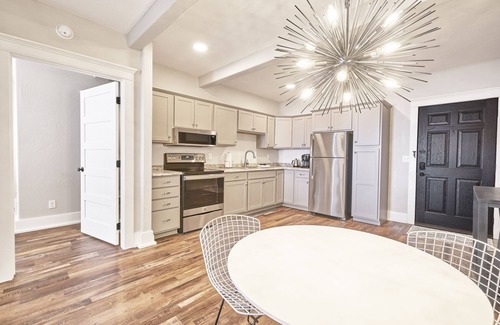 Hot Springs Apartment | Historic Evanston Building Downtown + Walk to Moccasin Springs, Restaurants, VA