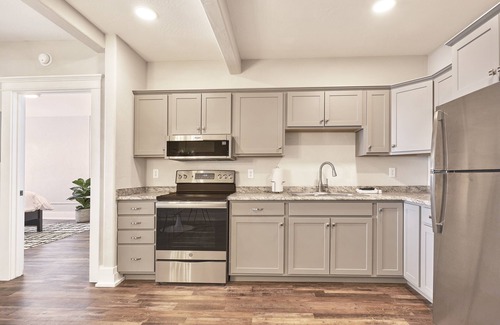 Hot Springs Apartment | Historic Evanston Building Downtown + Walk to Moccasin Springs, Restaurants, VA