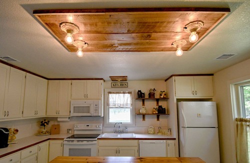 Tahlequah House | Historic Farmhouse Along the Illinois River