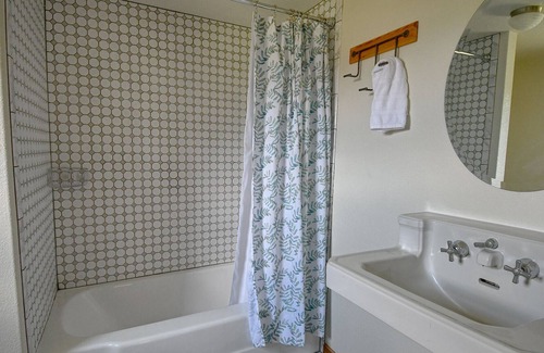Tahlequah House | Historic Farmhouse Along the Illinois River