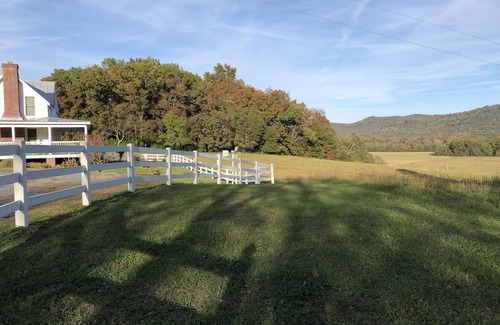 Dawson House | Historic Farmhouse/privacy/breathtaking views -Facebook @Valley View Escape, LLC