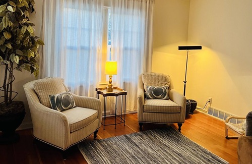 Florence House | Historic Florence Cottage close to Omaha Zoo and Airport