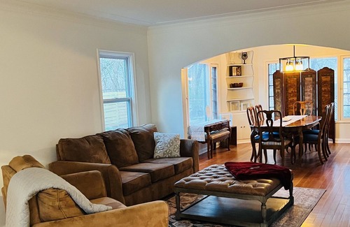 Florence House | Historic Florence Cottage close to Omaha Zoo and Airport