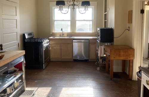 Wilmore House | Historic Foursquare House - minutes from Asbury University and Seminary!