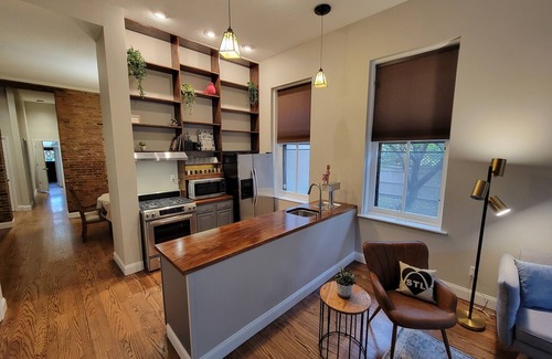 Lafayette Square Apartment | Historic Gem In Lafayette Square. 5 Minutes to Downtown!