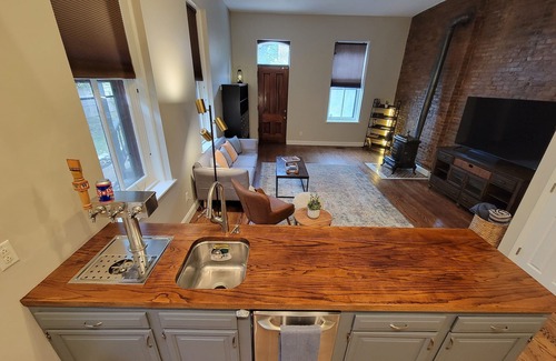 Lafayette Square Apartment | Historic Gem In Lafayette Square. 5 Minutes to Downtown!