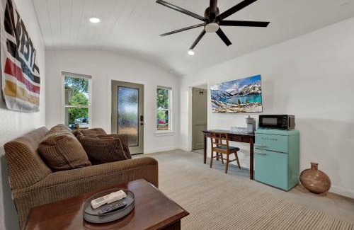 New Braunfels House | Historic Gem near Schlitterbahn
