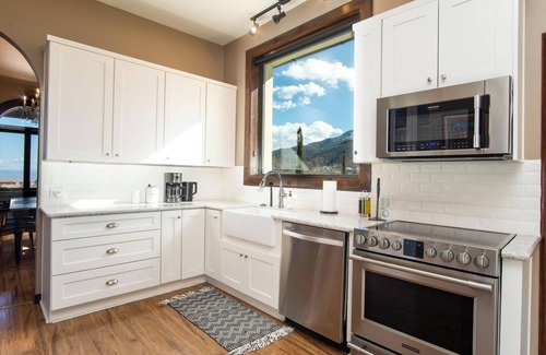 Jerome House | Historic Geode | Sleeps 8 | Close to Sedona