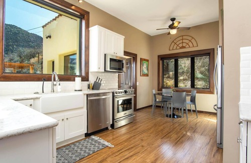 Jerome House | Historic Geode | Sleeps 8 | Close to Sedona