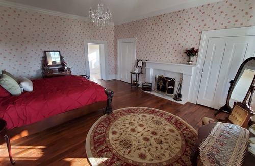 Keene House | Historic Grand Southern Estate w/pool and 12 acres, just outside Lexington, KY!