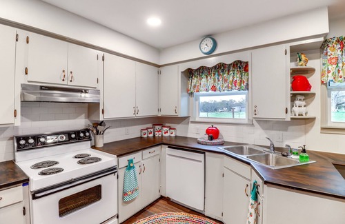 Higden House | Historic Greers Ferry Home < 2 Mi to Shiloh Marina