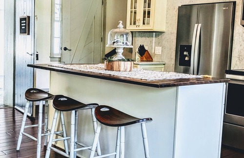 Paradise House | Historic Hideout - Unique Getaway in Amish Country with HOT TUB