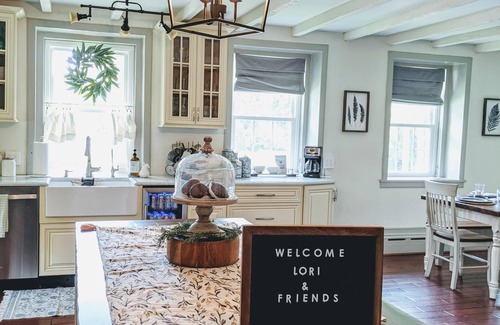 Paradise House | Historic Hideout - Unique Getaway in Amish Country with HOT TUB