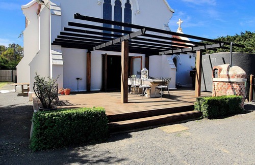 Woodford House | Historic home, close to amenities, family/group friendly, pool, spa, fire pit!