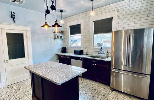 Eastside Promise Neighborhood House | Historic Home Downtown San Antonio Minutes from The Pearl/Riverwalk