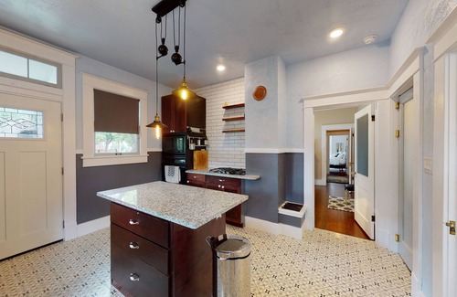 Eastside Promise Neighborhood House | Historic Home Downtown San Antonio Minutes from The Pearl/Riverwalk
