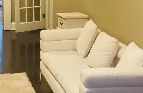 Highland Historic District House | Historic home near Military Base/Colleges & 10 min to LA Boardwalk/sleeps 16-18.