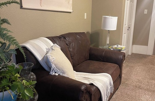 Highland Historic District House | Historic home near Military Base/Colleges & 10 min to LA Boardwalk/sleeps 16-18.