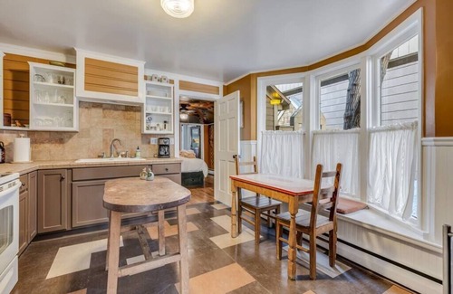 Glenwood Springs House | Historic Home! Walk anywhere DT!