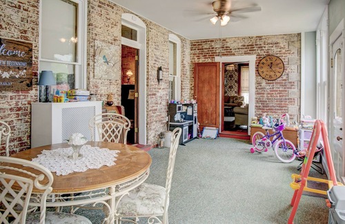 Knightstown House | Historic Home With Antiques And Modern Amenities On The Historic National Road
