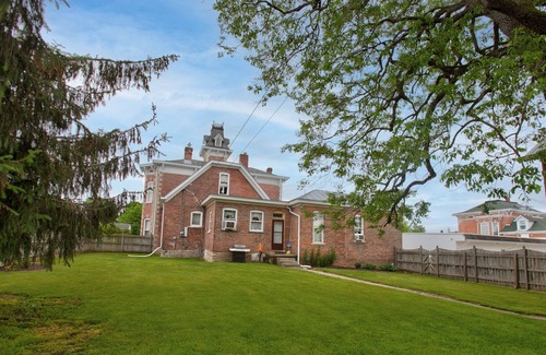 Knightstown House | Historic Home With Antiques And Modern Amenities On The Historic National Road