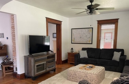 Pella House | Historic house in Pella less than a block from the square!