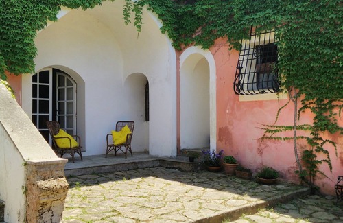 Santa Maria di Castellabate Villa | Historic house in the green, but a few steps from the sea.
