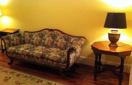 Mineola House | Historic House, modern amenities and large front porch, short walk downtown
