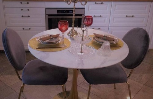 Business District Apartment | Historic house residence