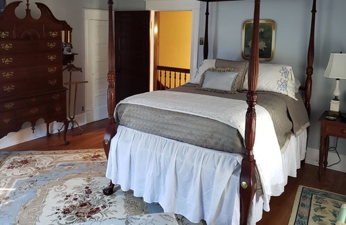 Ozark House | Historic House walking distance to Ozark Square and restaurants