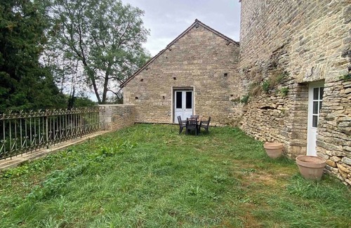 Salmaise House | Historic house with view