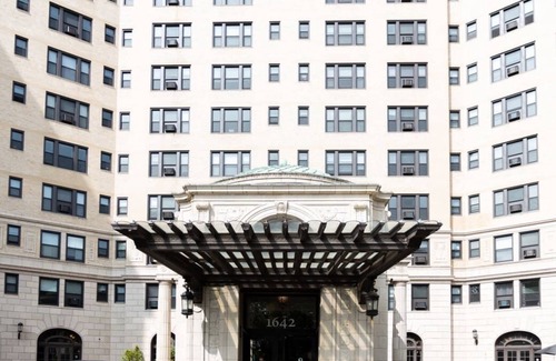 East Hyde Park Apartment | Historic HP Studio with Fast Transit to UChicago