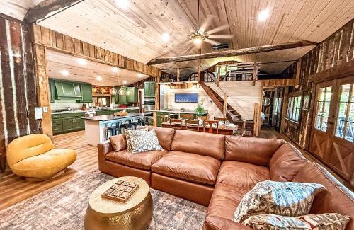 Camdenton House | Historic Lakefront Log Cabin4bd3badockfirepit