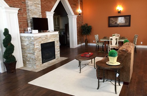 La Salle Apartment | Historic Loft Close To Starved Rock State Park, Buffalo Rock Park, I&M Canal