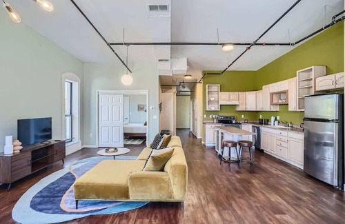 Ballpark Apartment | Historic Loft in Ballpark 30 Day Stay, Sleeps 4