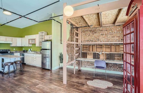 Ballpark Apartment | Historic Loft in Ballpark 30 Day Stay, Sleeps 4