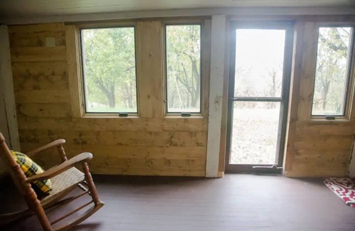 Winchester Cabin | Historic Log Cabin - Farm - Near RRG and Lex. Winter retreat rates available