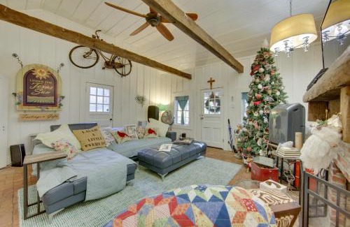 Marshall House | Historic Marshall Log Cabin Less Than 1 Mi to Dtwn!