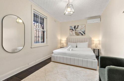 Millers Point Apartment | Historic Millers Point Stay 2BR Near Barangaroo