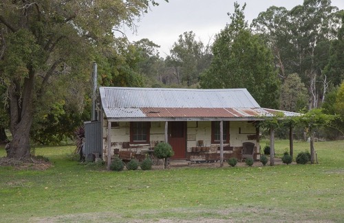 Howqua Cabin | Historic Miners Cottage on Howqua River