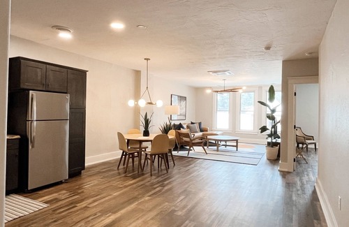 Hot Springs Apartment | Historic & Modern! Walk to Restaurants, Moccasin Springs + Huge Suite w/Kitchen