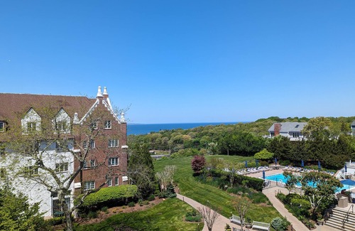 Montauk Condo | Historic Montauk Manor Summer 2-BR Duplex 20 ft. Ceilings Condo, AC, WiF,