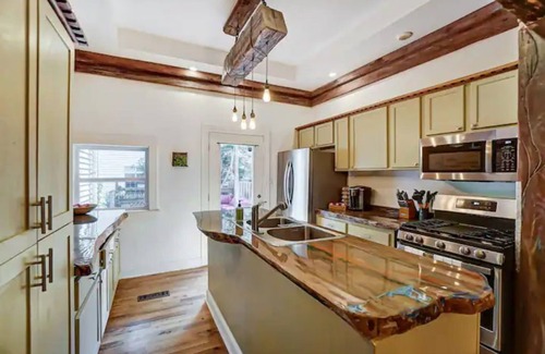Central Business District House | Historic Mt. Adams Townhome-Walkable-Sleeps 10