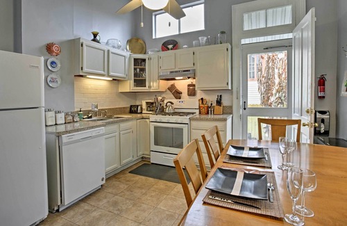 Fairgrounds Apartment | Historic New Orleans Apt. 10 minutes to the French Quarter