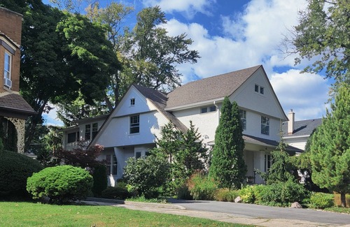 Oak Park Apartment | Historic Oak Park Residence