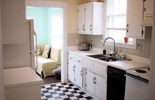 Lawrence House | Historic Old West Lawrence - Minutes to beautiful Mass St, KU, Sports Pavillion
